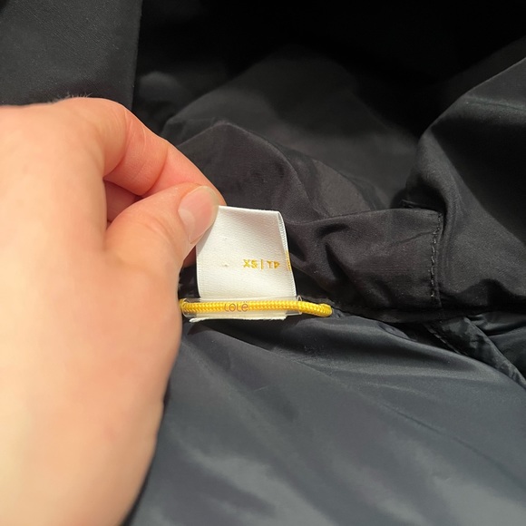 Women's XS Lolë Down Winter Jacket - Picture 3 of 3